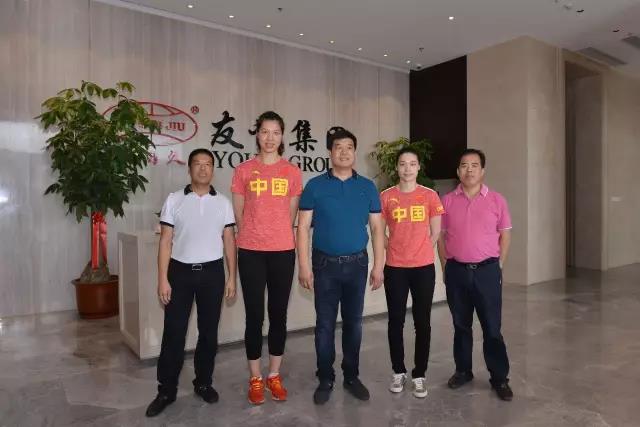 融籍女排奥运冠军，徐云丽、林莉到访龙8头号玩家集团总部